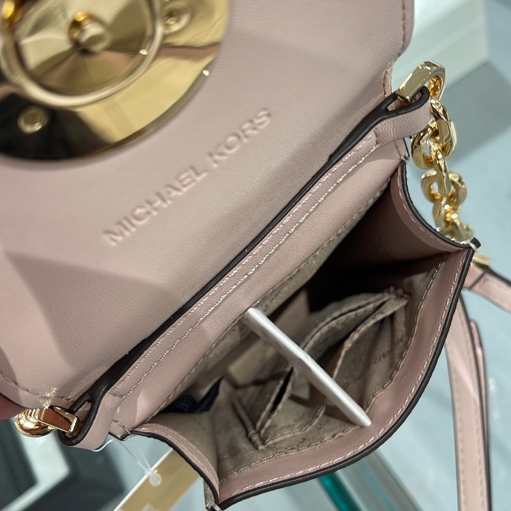 Michael Kors Carmen Small Logo Smartphone Crossbody Bag
Powder Blush Multi
NWT - Picture 12 of 16